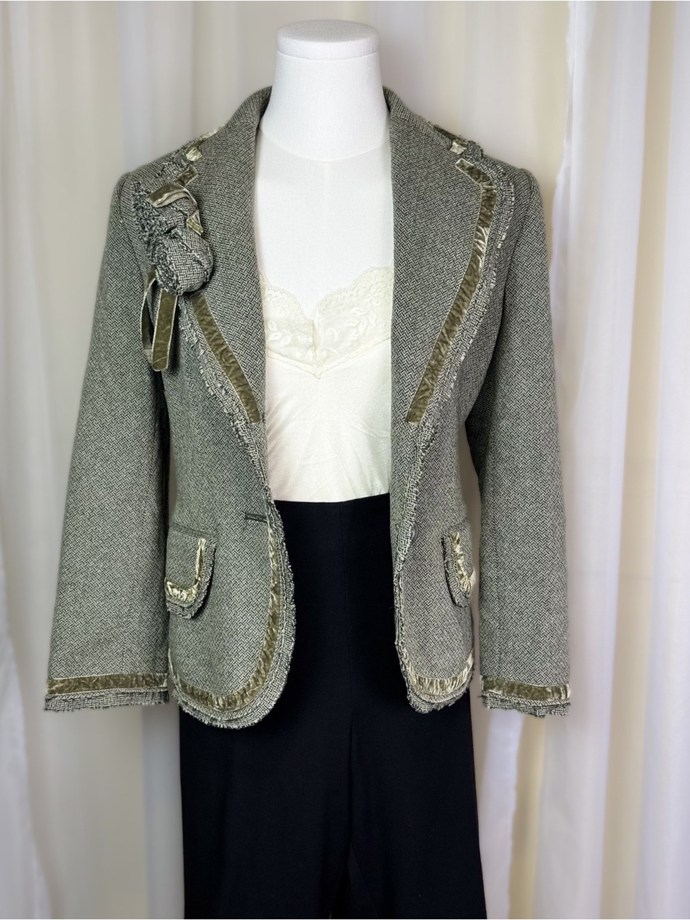 Banana Republic Wool Blazer w/ Velvet Trim + Floral Brooch tweed size 4 - Picture 5 of 14